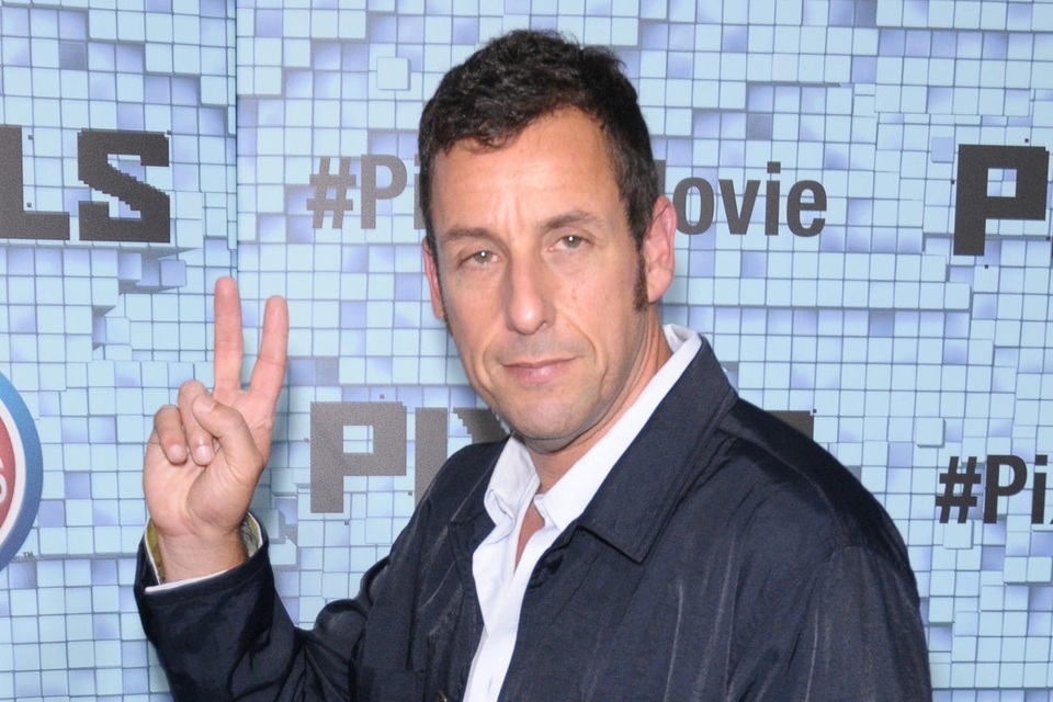 Đứng thứ 4 là Adam Sandler với 50,5 triệu USD cát-sê (1.147 tỷ đồng). Sandler trong năm qua có một bản hợp đồng lớn ký với hãng phim trực tuyến hàng đầu của Mỹ.