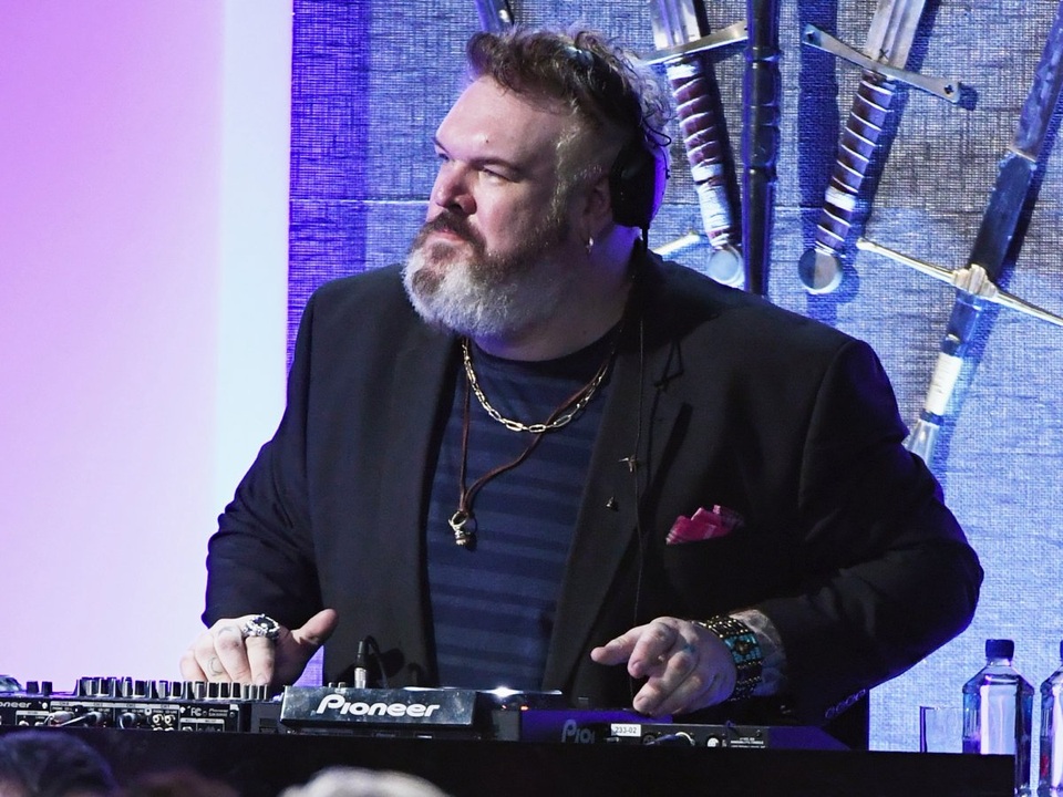Ngoài đời, nam diễn viên Kristian Nairn không hề nặng nề, chậm chạp như nhân vật “Hodor”, anh là một DJ.