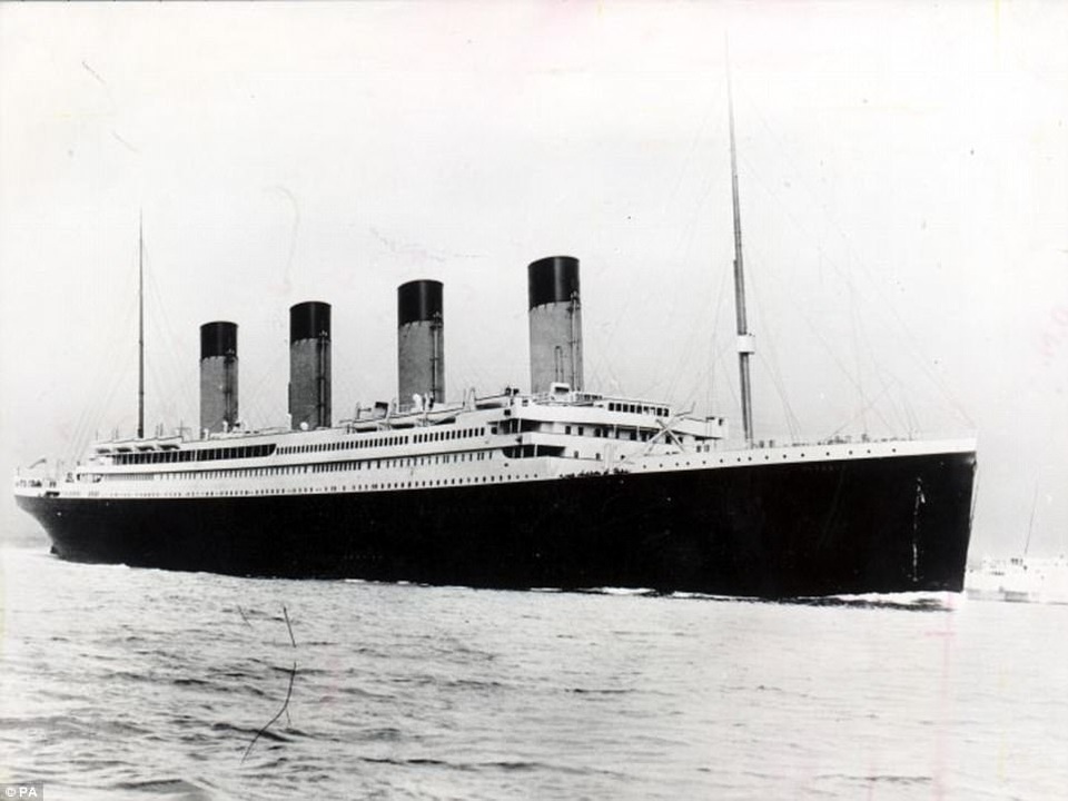 Con tàu xấu số RMS Titanic đã chìm xuống đáy Bắc Đại Tây Dương vào ngày 15/4/1912 sau khi va phải một tảng băng trôi trong chuyến hải trình đầu tiên từ Southampton (Anh) tới New York (Mỹ).