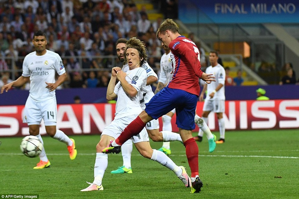 Real Madrid - Atletico: Khát vọng phục hận - 3
Griezmann khao khát tỏa sáng bởi ở trận chung kết Champions League 2016, anh đã đá hỏng một quả phạt đền