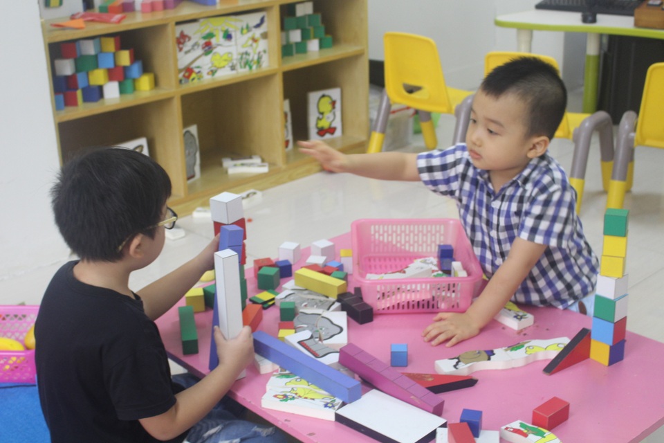Hãy để cho trẻ học tiếng Anh một cách tự nhiên - 2
Trẻ em học tiếng Anh qua các trò chơi