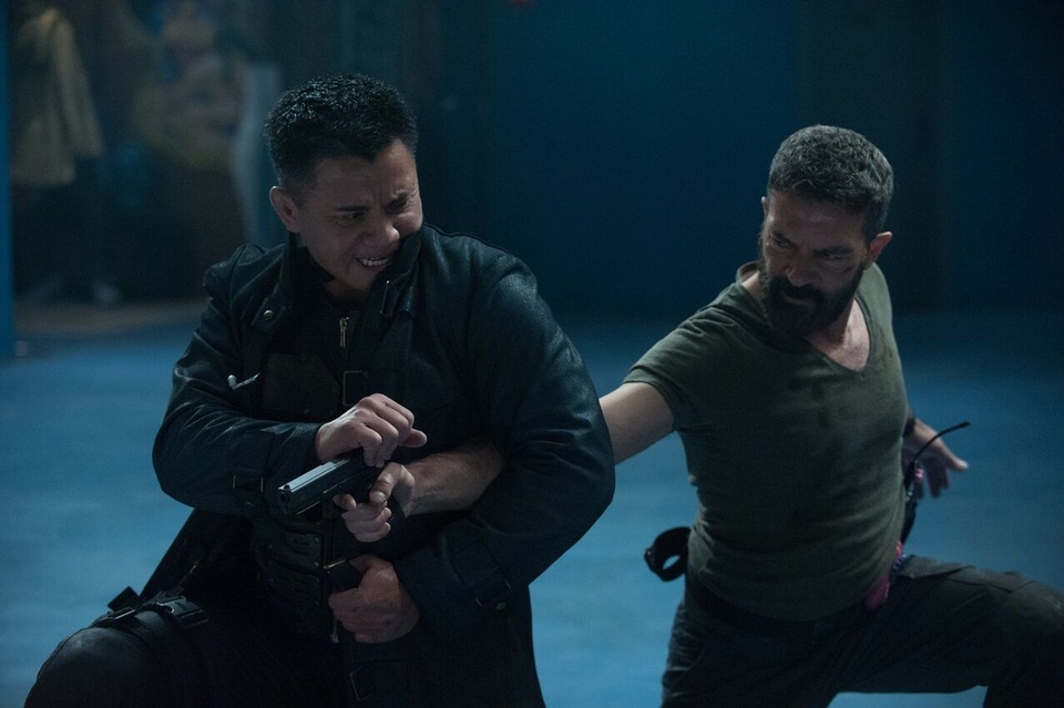 Cung Lê đấu với tài tử “Mặt nạ Zorro” trong phim mới - 2