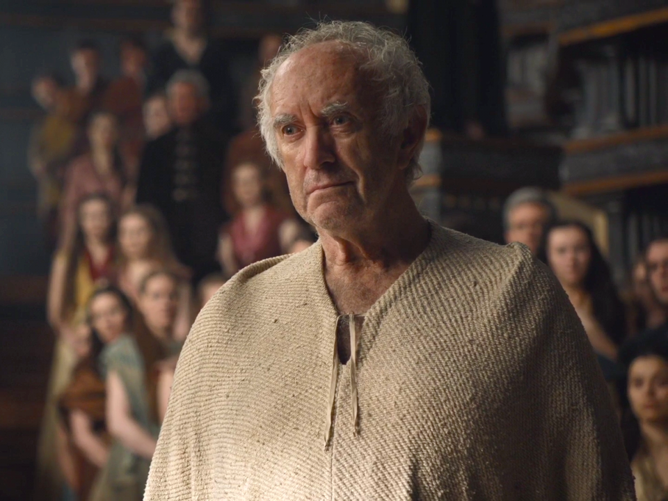 Nhân vật có biệt danh “Chim sẻ lớn” (nam diễn viên Jonathan Pryce) cũng tạo nên dấu ấn đậm nét.