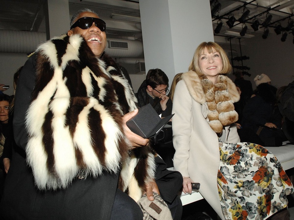 Bà Wintour vốn được biết tới là một nhân vật quyền uy trong giới thời trang và là gương mặt quen thuộc xuất hiện tại các sự kiện đình đám của làng mốt thế giới trong suốt vài thập kỷ qua.