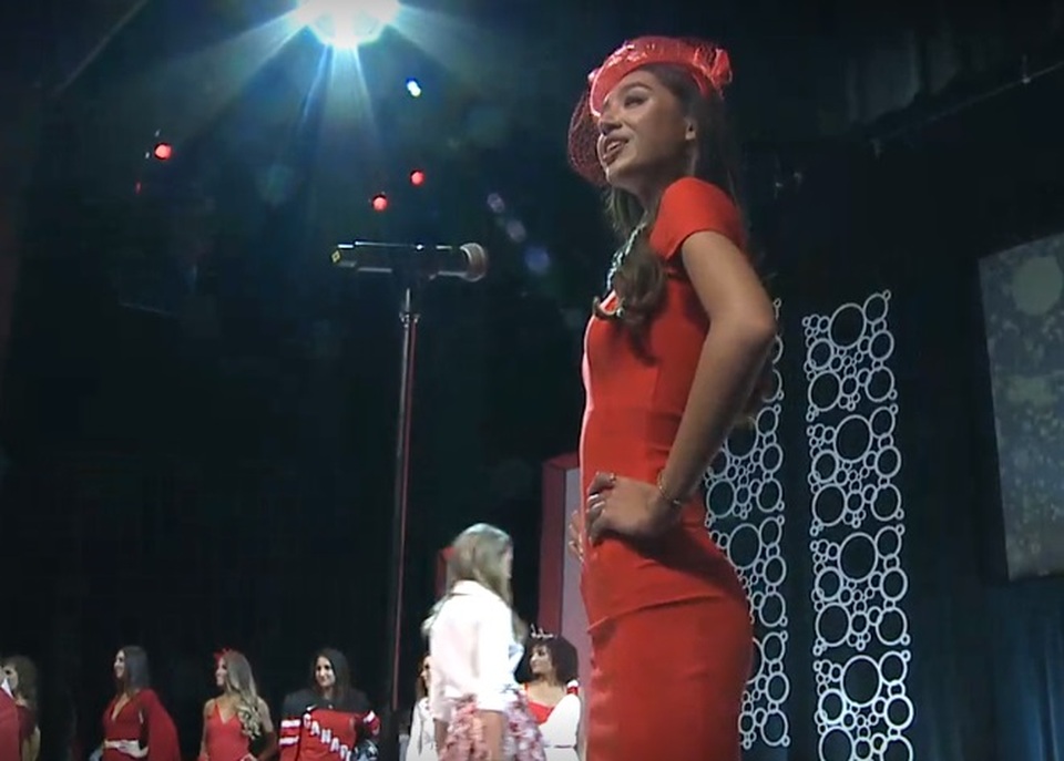 Diana Lai tự giới thiệu mình với khán giả có mặt tại đêm chung kết.