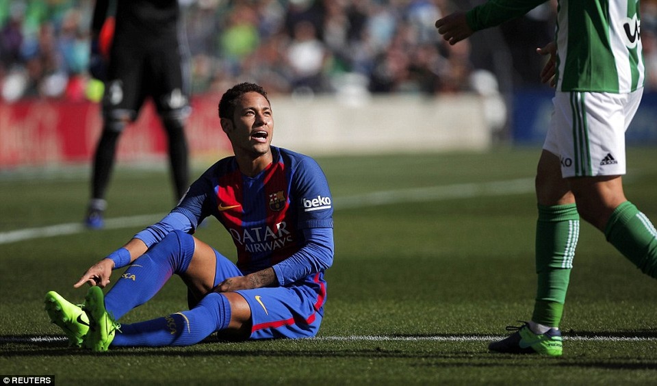 Luis Suarez lập công, Barcelona hòa may mắn Betis - 5
Neymar tiếc nuối khi bỏ lỡ cơ hội ghi bàn rõ rệt ở cuối hiệp 1