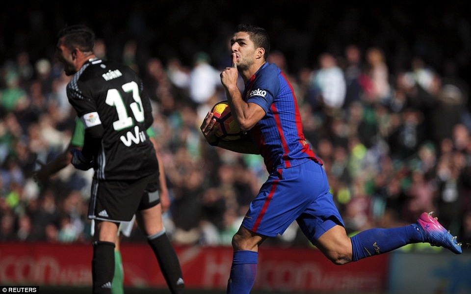 Luis Suarez lập công, Barcelona hòa may mắn Betis - 1
Luis Suarez mang về 1 điểm đầy may mắn cho Barcelona