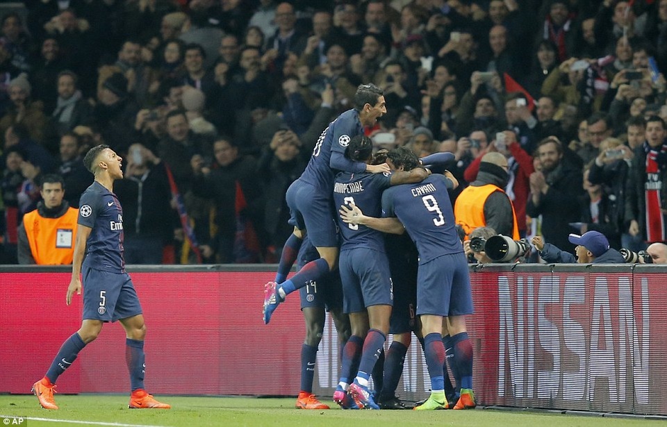 Những khoảnh khắc đáng nhớ trong ngày Barca thảm bại trước PSG - 9
Niềm vui của các cầu thủ PSG
