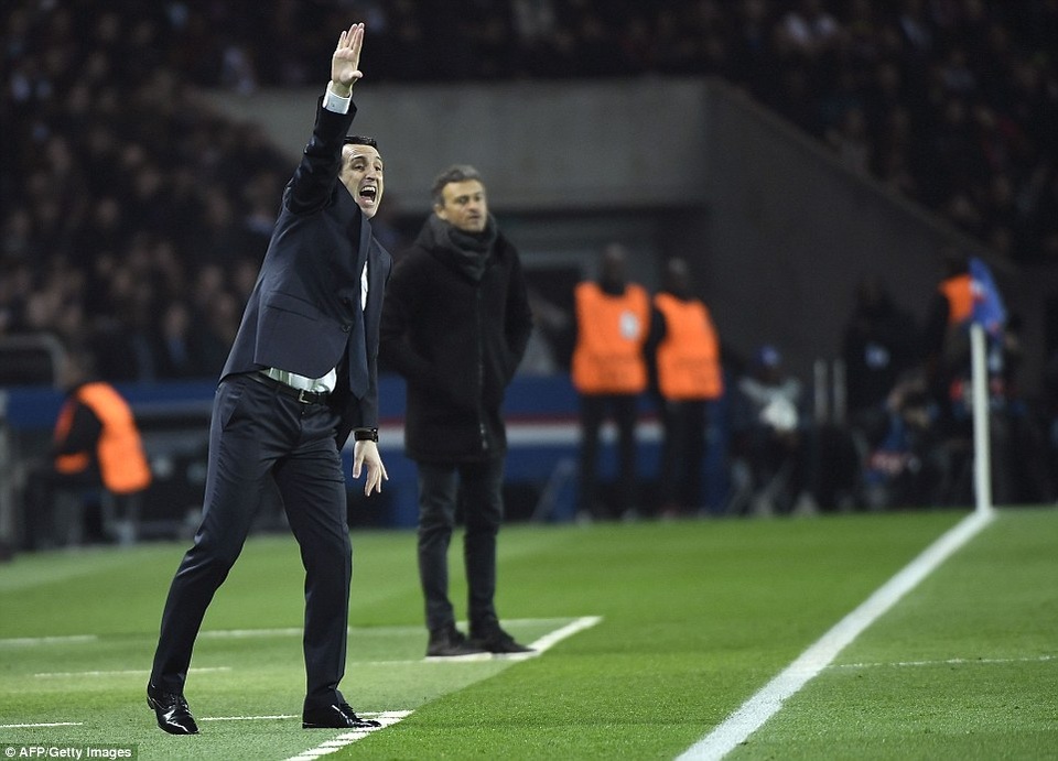 Những khoảnh khắc đáng nhớ trong ngày Barca thảm bại trước PSG - 8
Bên ngoài sân, HLV Unai Emery thể hiện sự cao tay hơn so với Luis Enrique