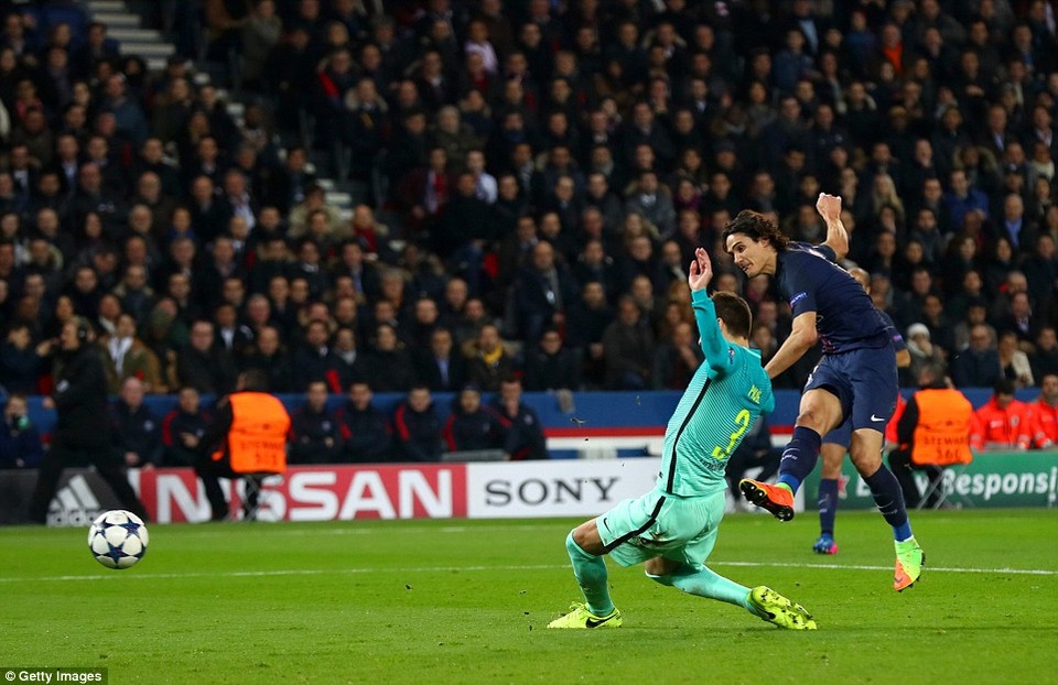 Những khoảnh khắc đáng nhớ trong ngày Barca thảm bại trước PSG - 21
Cavani khép lại chiến thắng 4-0 hoàn hảo cho PSG trước Barca ở phút 72