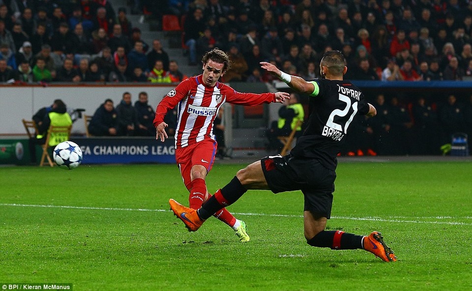 Leverkusen 2-4 Atletico: Griezmann, Torres ghi bàn - 1
Atletico liên tục dẫn bàn tại Bay Arena