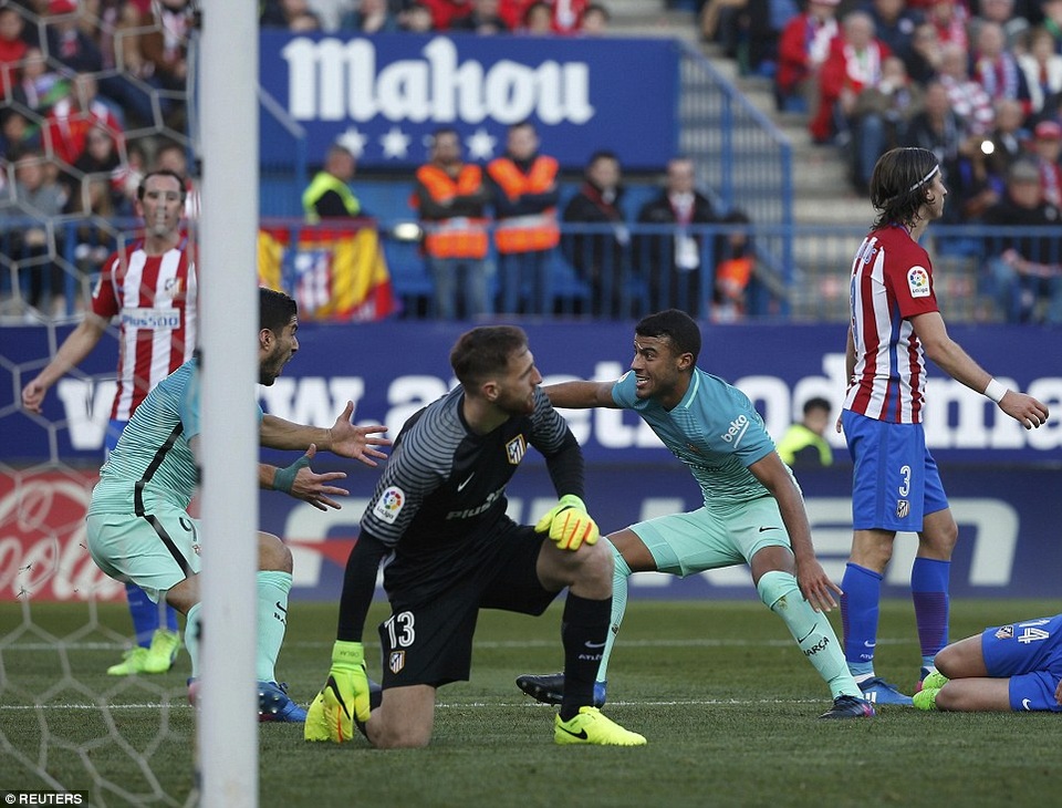 
Rafinha là người mở tỷ số cho Barcelona ở hiệp 2
