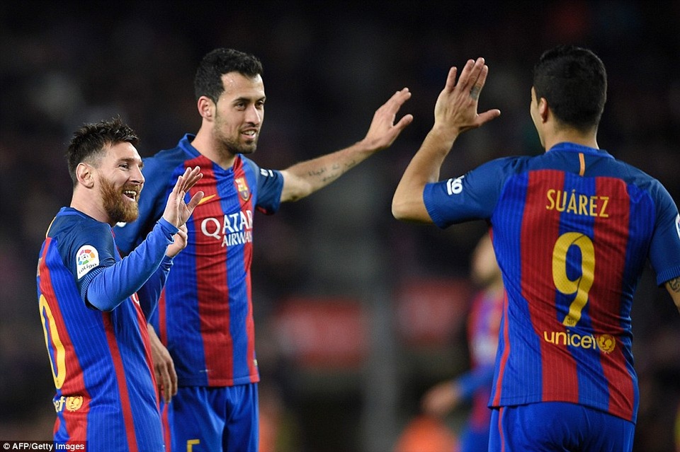 Barcelona 6-1 Gijon: Messi, Neymar, Suarez cùng lập công - 4
Barcelona tạm thời vươn lên dẫn đầu bảng La Liga