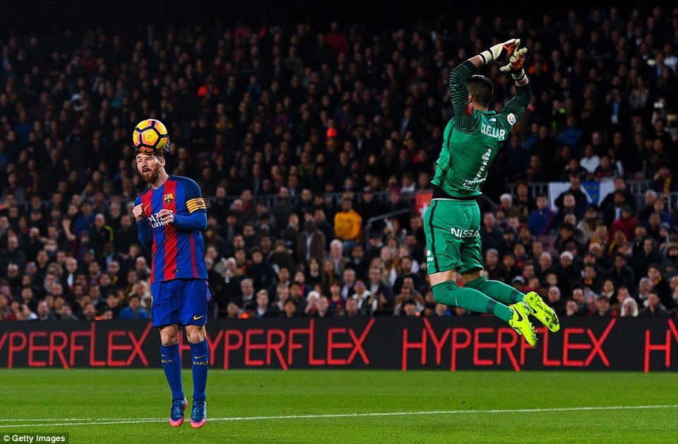 Barcelona 6-1 Gijon: Messi, Neymar, Suarez cùng lập công - 2
Messi mở tỷ số cho Barcelona sau pha đánh đầu chính xác
