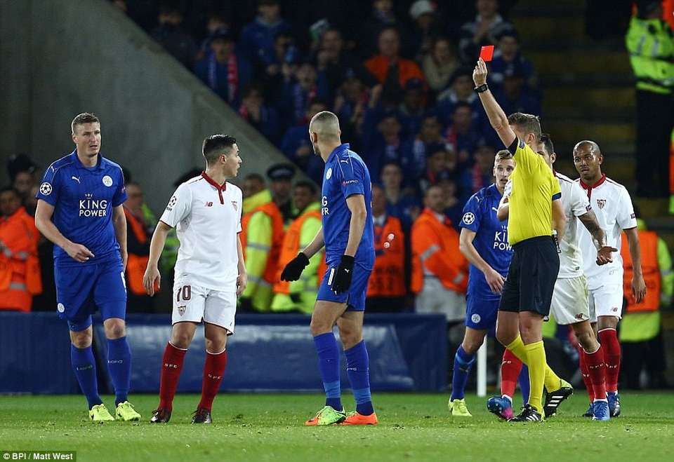 Những khoảnh khắc Leicester viết tiếp câu chuyện cổ tích ở Champions League - 20
Thẻ đỏ tai hại của Nasri khiến Sevilla không thể lật ngược thế cờ