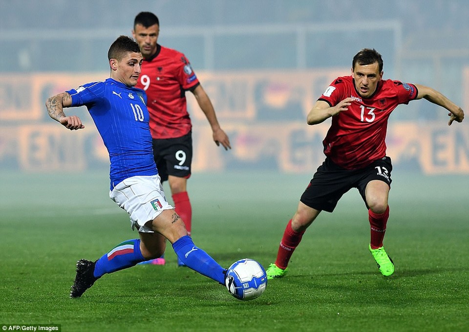 Cổ động viên đốt pháo sáng, suýt phá hỏng trận Italia-Albania - 17 
Verratti chơi đầy năng nổ ở khu vực giữa sân