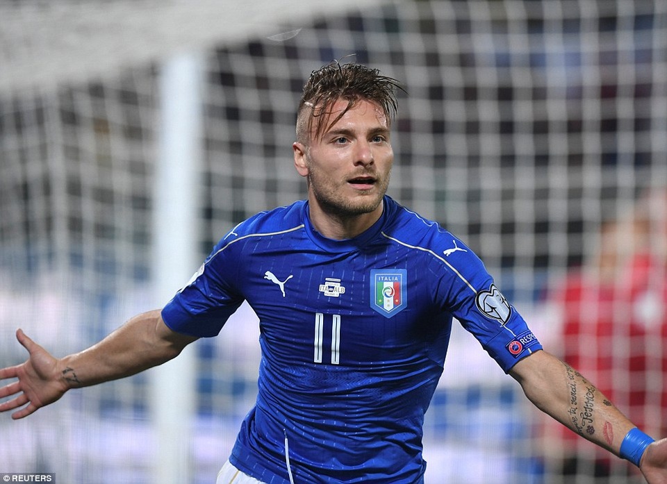 Cổ động viên đốt pháo sáng, suýt phá hỏng trận Italia-Albania - 11 
Immobile đang giữ được phong độ ghi bàn đều đặn cho Italia