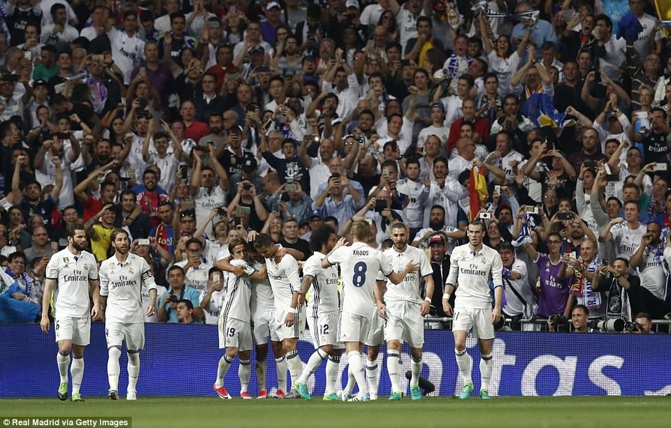 Những khoảnh khắc Messi nhấn chìm Real Madrid ngay tại Bernabeu - 24
Real Madrid đã có lợi thế, nhưng họ vẫn chấp nhận trắng tay ở Bernabeu