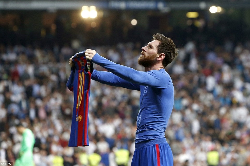 Những khoảnh khắc Messi nhấn chìm Real Madrid ngay tại Bernabeu - 4
Trên sân Bernabeu, Messi thực sự là người nổi bật nhất