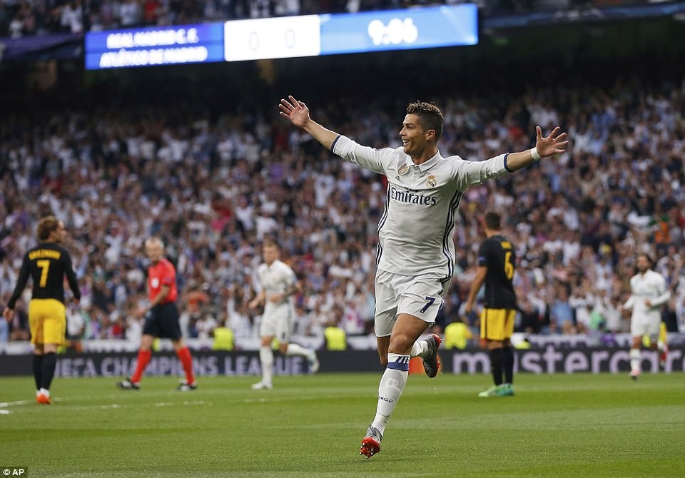 Những khoảnh khắc C.Ronaldo nhấn chìm Atletico tại Bernabeu - 18
C.Ronaldo đang thăng hoa cùng Real Madrid