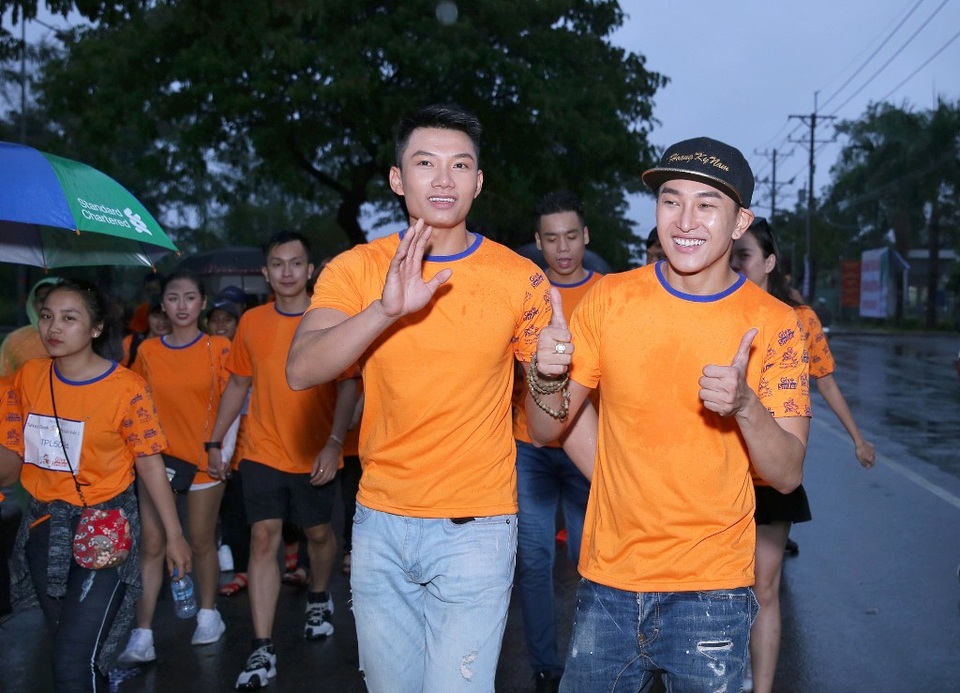 Hoàng Kỳ Nam cùng hàng trăm nghệ sĩ chạy bộ vì trẻ em kém may mắn - 3 Hoàng Kỳ Nam cùng hàng trăm nghệ sĩ chạy bộ vì trẻ em kém may mắn - 3