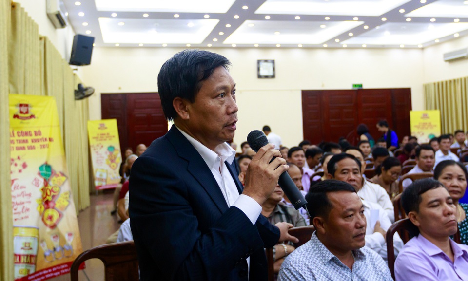 
Khách hàng nêu câu hỏi về chương trình khuyến mại
