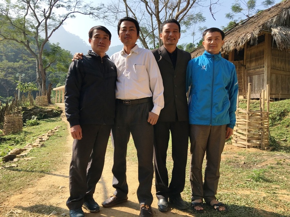 “Chuyên gia” cắm bản - 4 Các thầy giáo ở điểm lẻ Giá 1