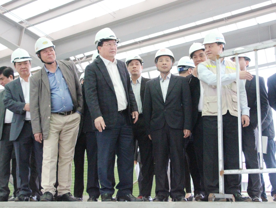 Phải đảm bảo an toàn tuyệt đối mới chạy tuyến đường sắt Cát Linh - Hà Đông - 2
Phó Thủ tướng Trịnh Đình Dũng thăm Nhà ga La Khê của tuyến đường sắt số 2A (Cát Linh – Hà Đông).