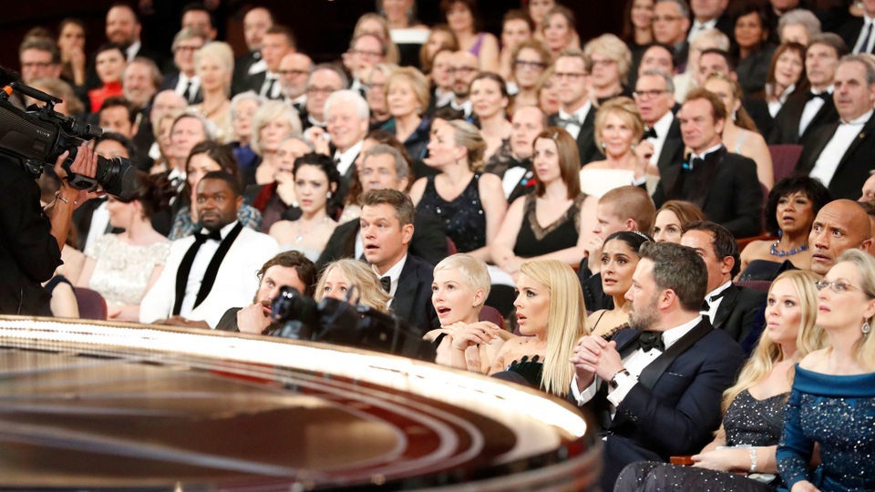 Hoa hậu Hoàn vũ sẽ giúp Oscar xử lý… “sự cố trao nhầm giải”? - 7 Cả Hollywood ngỡ ngàng