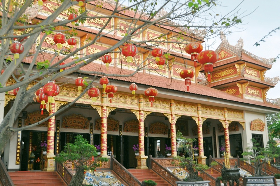 Ngỡ ngàng cảnh đẹp của ngôi chùa ở ngoại ô Đà Nẵng - 3 Đại Hùng Bảo Điện ở chùa Nam Sơn