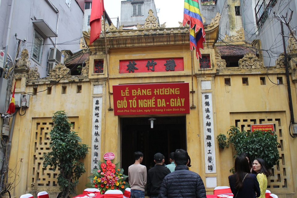 Về nơi thờ tổ nghề da hàng trăm năm ở Hà Nội - 1 Đình Phả Trúc Lâm được xây dựng vào khoảng đầu thế kỷ XX, ngôi đình có diện tích khá khiêm tốn song vẫn giữ được những nét văn hóa cổ từ xa xưa
