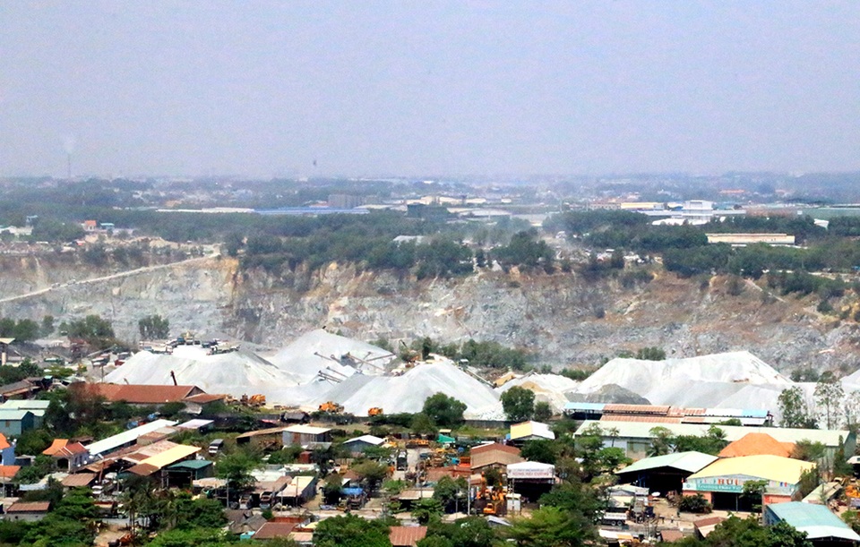 Cụm mỏ đá Tân Đông Hiệp nằm ở khu vực có tốc độ đô thị hoá cao.