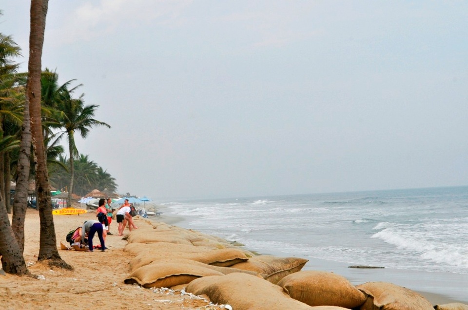 Có tàu "tuồn" cát ra Đà Nẵng nhưng... chưa biết hút ở đâu! - 3 Có tàu "tuồn" cát ra Đà Nẵng nhưng... chưa biết hút ở đâu! - 3