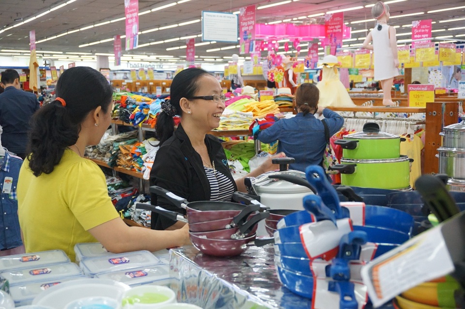 Siêu thị Co.opmart đang kéo hàng trăm nhãn hàng cùng giảm giá - 1 Siêu thị Co.opmart đang kéo hàng trăm nhãn hàng cùng giảm giá - 1