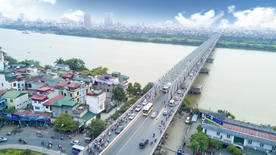 Mãn nhãn với 7 cây cầu vượt sông tại Hà Nội - 1
Cầu Chương Dương bắc qua sông Hồng, trên quốc lộ 1A tại km170+200, địa phận Hà Nội, nối trung tâm quận Hoàn Kiếm với quận Long Biên.