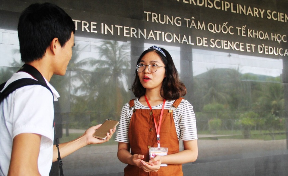 Truyền lửa đam mê khoa học trong giới trẻ - 5 Em Lê Thị Thảo Nguyên (SV năm 2, khoa Hóa, Trường ĐH Quốc gia Hà Nội), Học viên Trường hè khoa học rất hứng thú tham gia khóa học và cho rằng đây là điều rất bổ ích cho các bạn sinh viên đam mê nghiên cứu khoa học