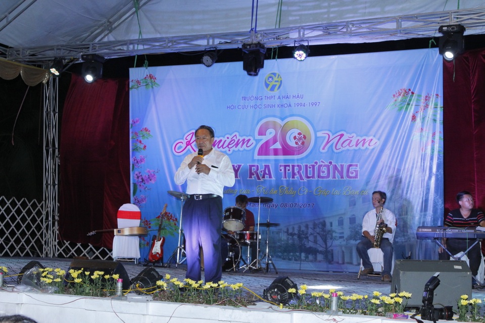 Cựu học sinh THPT A Hải Hậu kỷ niệm 20 năm ngày ra trường - 4 Nhà giáo nhân dân Trần Tiến Dũng phát biểu tai Gala Dinner