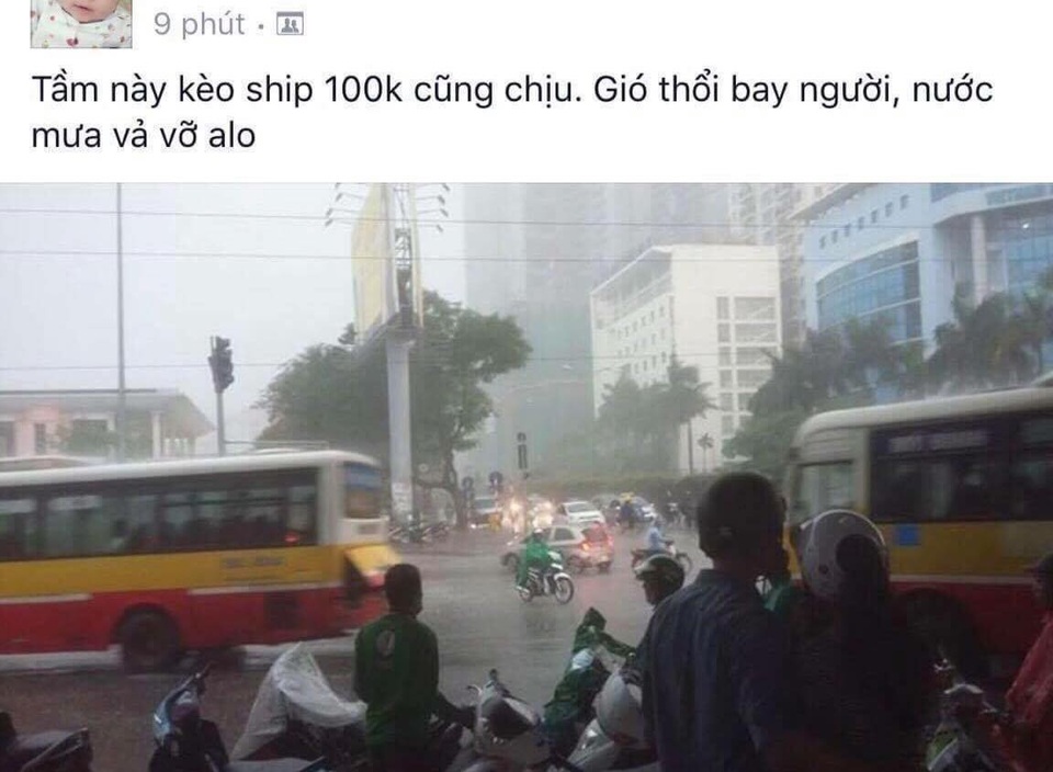 Cư dân mạng "nổ tung" với loạt ảnh Hà Nội ngập lụt nặng nề sau mưa bão - 7 Cư dân mạng "nổ tung" với loạt ảnh Hà Nội ngập lụt nặng nề sau mưa bão - 7