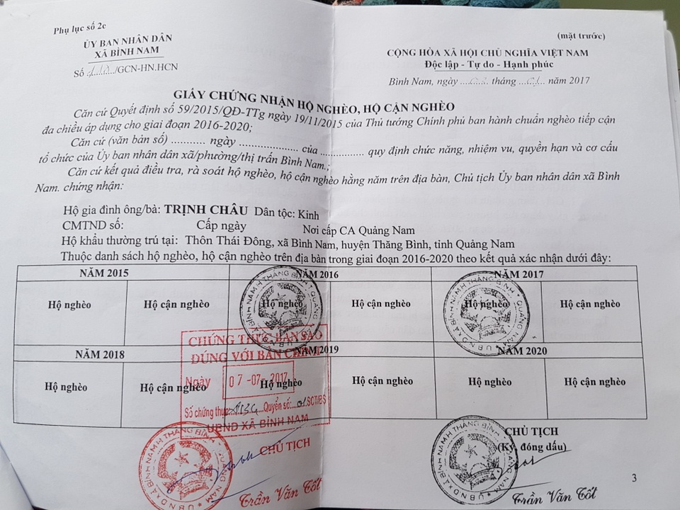 Lay lắt cảnh vợ chồng già yếu nuôi con gái ung thư - 4 Giấy chứng nhận hộ nghèo