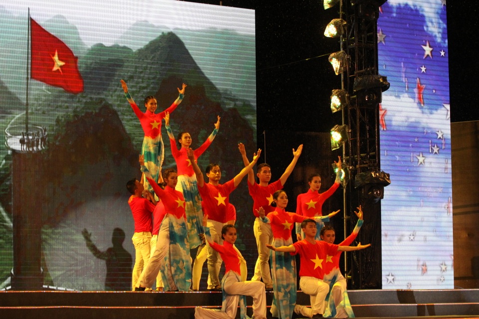 Thủ tướng tri ân người có công cách mạng tiêu biểu - 3 Các tiết mục văn nghệ chương trong trình nghệ thuật “Khát vọng trẻ”