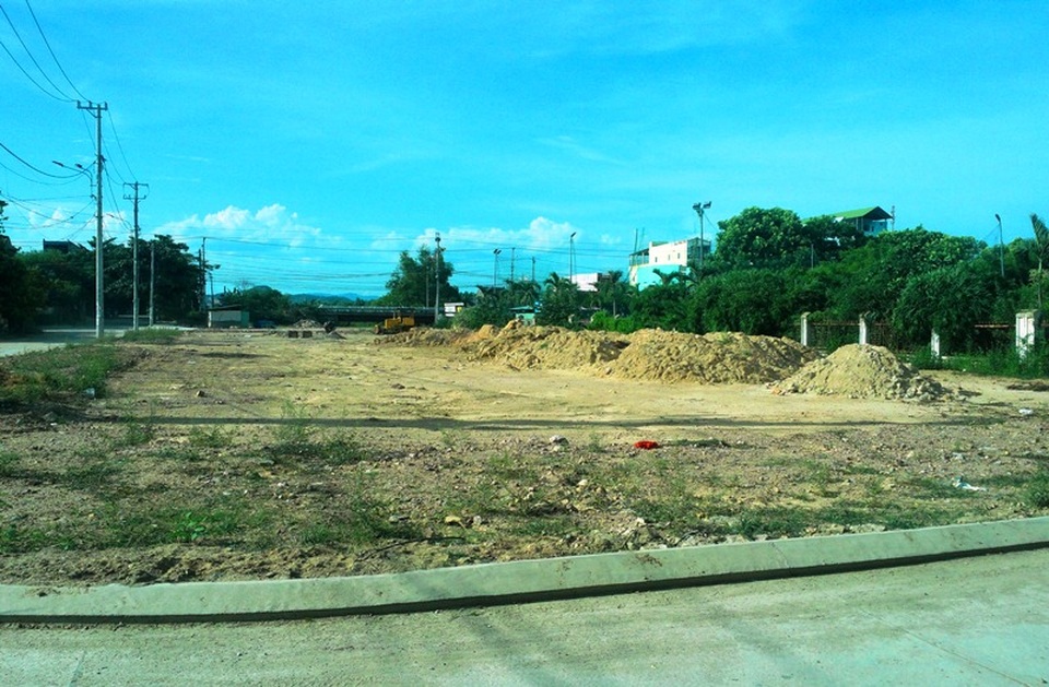 Thu đất ruộng làm khu dân cư: Dân “tố” chính quyền thành phố tắc trách! - 2 Công trình xây dựng khu dân cư phía Đông trụ sở UBND phường Nhơn Phú nguyên thủy là đất nông nghiệp