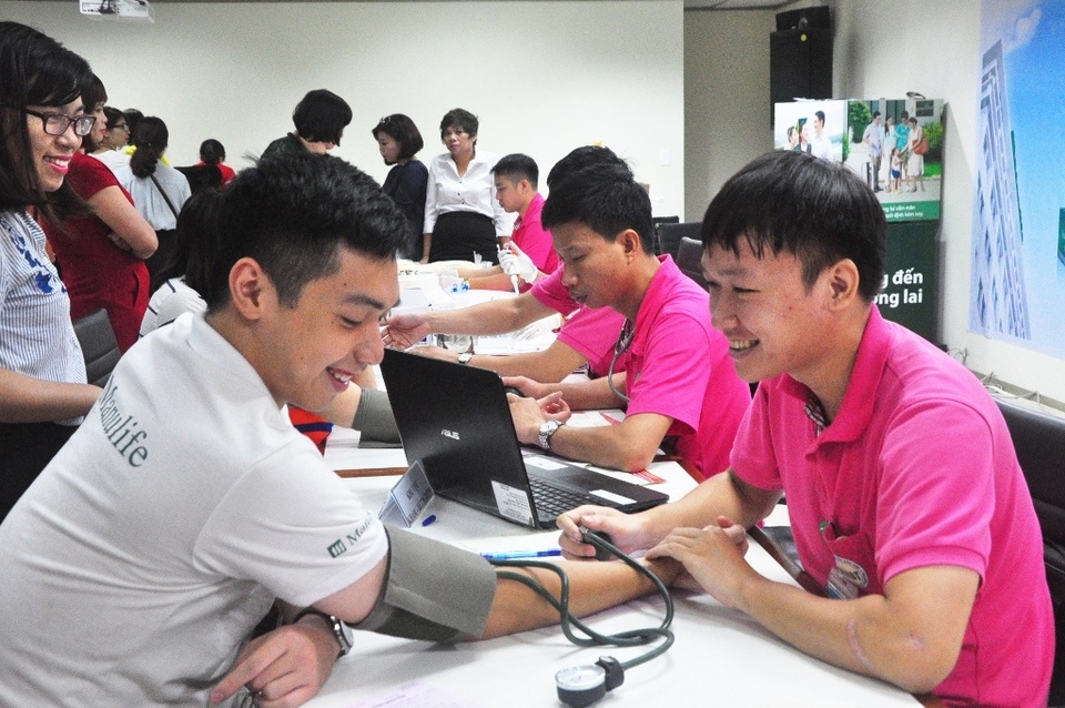 Lan tỏa “trọn tấm lòng” cùng chương trình hiến máu tình nguyện của Manulife Việt Nam - 4 Tình nguyên viên Manulife Việt Nam tham gia Ngày hội hiến máu 2017
