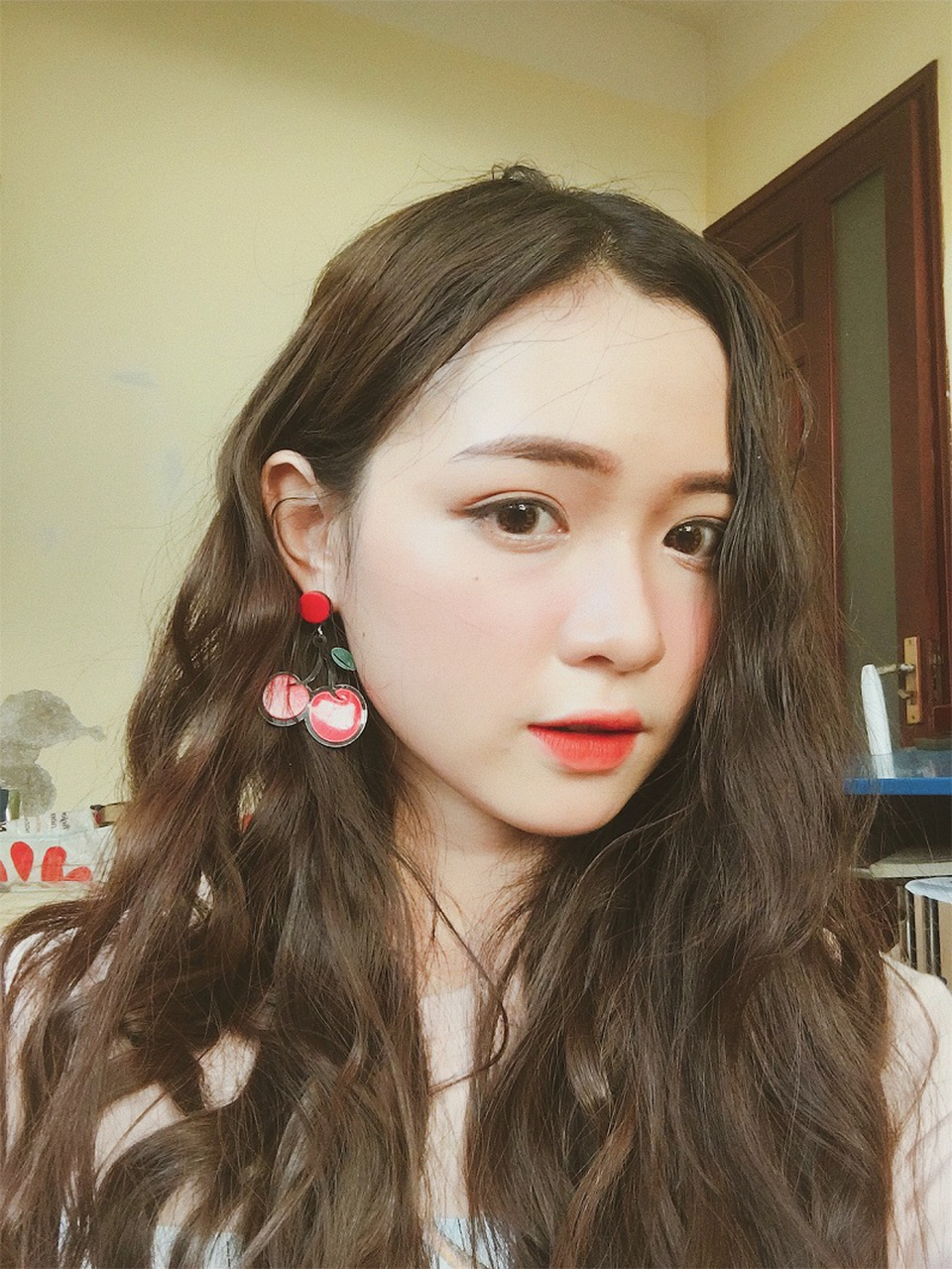Nữ sinh 10X Nghệ An xinh đẹp, học giỏi, làm mẫu ảnh từ lớp 8 - 6 Vừa học vừa làm là một điều thực sự khó khăn khi phải cân bằng giữa việc đảm bảo kết quả học tập, hoạt động trường mà vẫn tham gia được các buổi chụp hình nhưng Linh may mắn khi được bố mẹ ủng hộ.