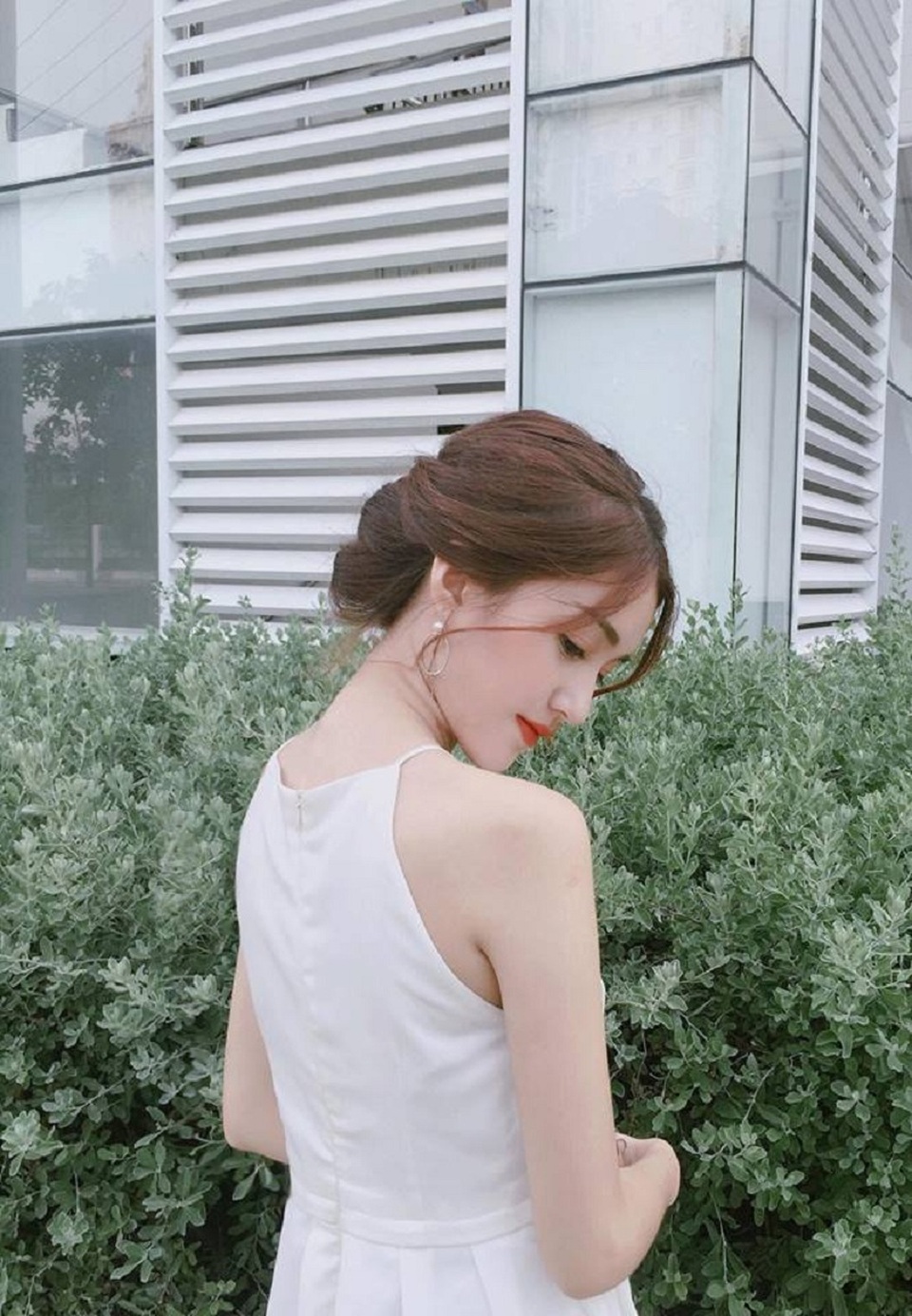 Nữ sinh Sài Gòn xinh đẹp khiến ngàn chàng trai thương nhớ - 6 Bên cạnh chụp ảnh, Mỹ Uyên còn là một cô gái mê du lịch và ca hát, Uyên cũng thường xuyên cover các ca khúc mình yêu thích trên trang cá nhân.