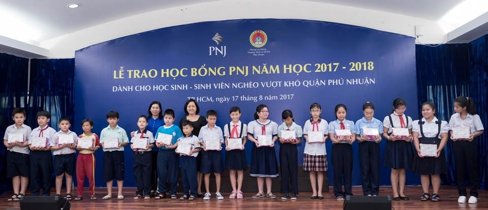 Học bổng PNJ giúp nhiều học sinh nghèo Phú Nhuận đến gần cánh cửa đại học hơn - 4 Các em học sinh nghèo vượt khó Quận Phú Nhuận nhận Học bổng PNJ