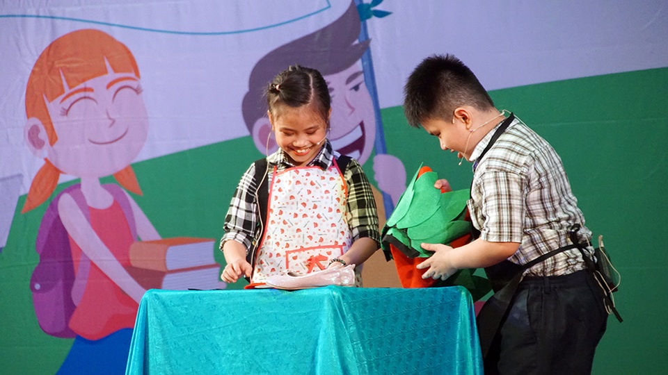 Học sinh IQ School tự tin dẫn chương trình khai giảng bằng tiếng Anh - 4 Các tiết mục văn nghệ của các em học sinh IQ School cũng được thể hiện bằng tiếng Anh.