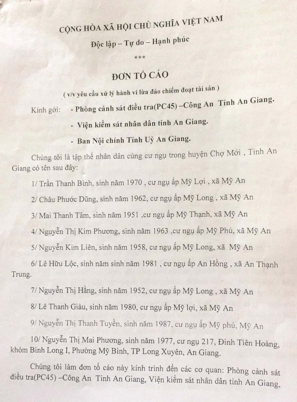 Vụ vợ Phó Bí thư Đảng ủy xã vỡ hụi tiền tỷ: Quá tin vợ "cán bộ to"! - 1 Đơn tố cáo hành vi chiếm đoạt tài sản của bà Nguyễn Thị Nhung mà các hụi viên gửi đến cơ quan cảnh sát điều tra Công an tỉnh An Giang