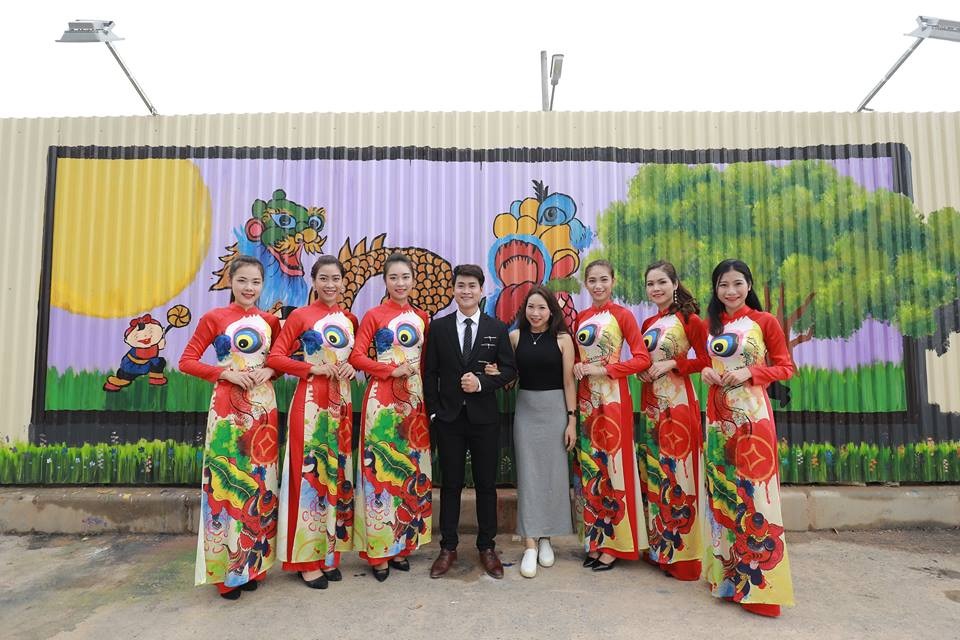 Con đường Trung thu 3D được trao kỷ lục Guinness - 4
Trong đó, địa điểm thu hút nhiều người tham quan nhất là con đường 3D, một điểm nhấn của trong mùa Trung thu năm nay.