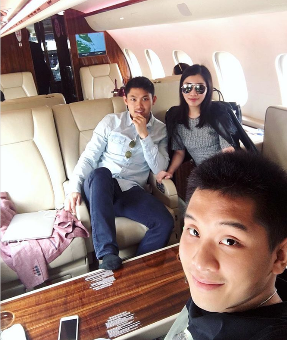 Thanh niên nhà giàu ăn chơi tận hưởng nốt cuối hè - 4 Không phải đau đầu chọn loại xe nào, họ sẽ đi bằng chuyên cơ riêng. Đây là một tài khoản của thành viên hội nhà giàu ở châu Á.