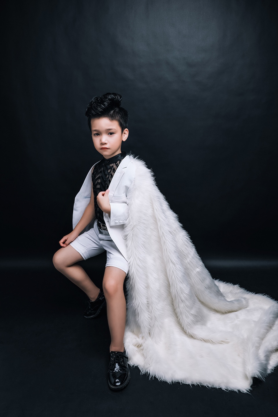 Gương mặt vàng của làng mẫu – Nam vương thiếu nhi châu Á Cao Hữu Nhật với biểu cảm mê hoặc người nhìn